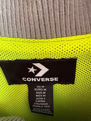 Chaqueta cortavientos Converse gris y amarillo