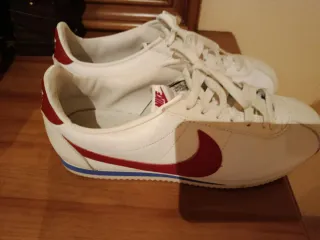 Deportivas Nike Blancas y Rojas