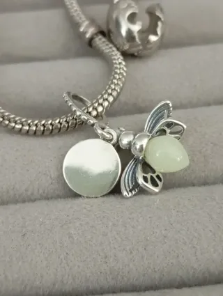 Charm luciérnaga nuevo