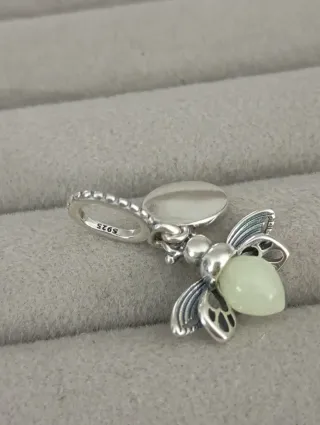 Charm luciérnaga nuevo