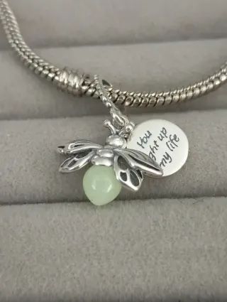 Charm luciérnaga nuevo