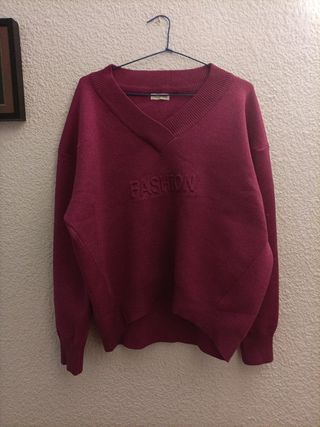 Sudadera roja con palabra FASHION