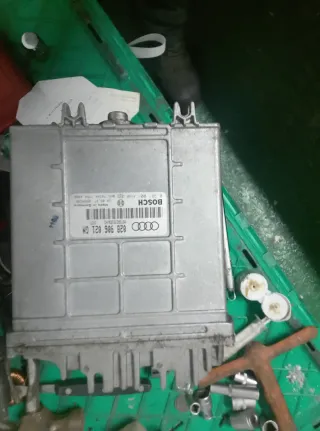 Centralita Audi BOSCH 028 906 821 GM