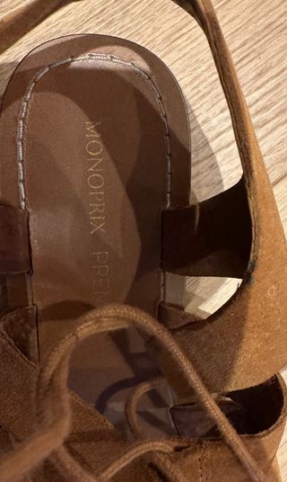 Sandalias piel marrón con flecos