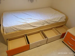Cama 90 con colchón y mesita