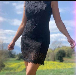 Vestido de encaje bordado negro