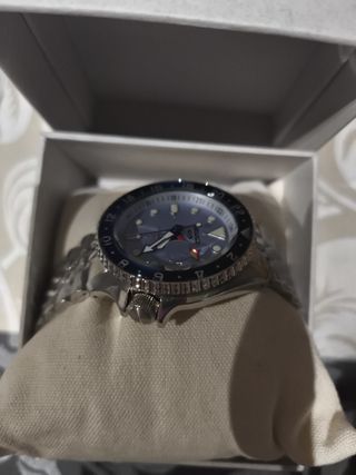 Reloj Seiko GMT Automático Plata y Azul