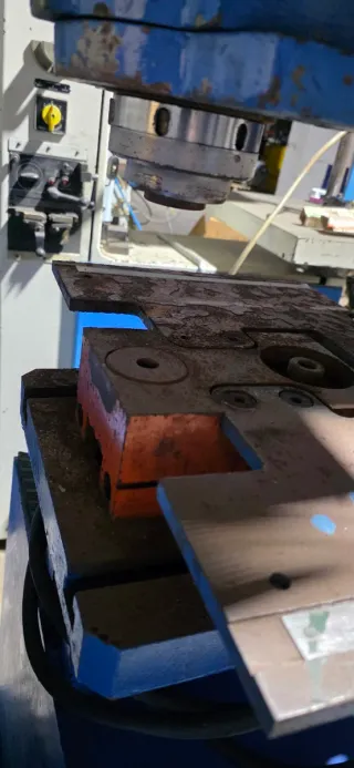 Máquina Cizalla Corta Punzona Muesca