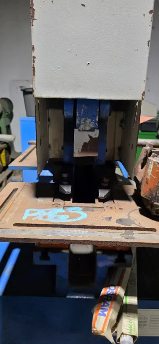 Máquina Cizalla Corta Punzona Muesca