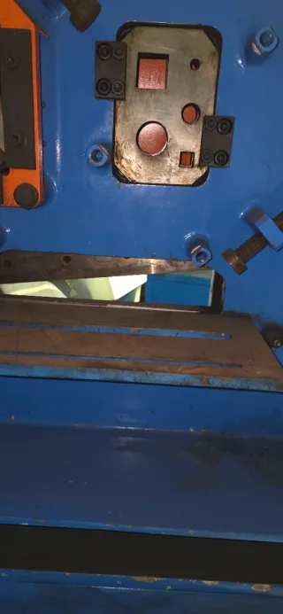 Máquina Cizalla Corta Punzona Muesca