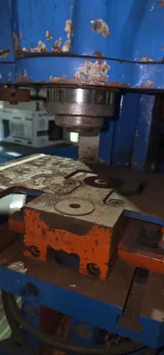 Máquina Cizalla Corta Punzona Muesca