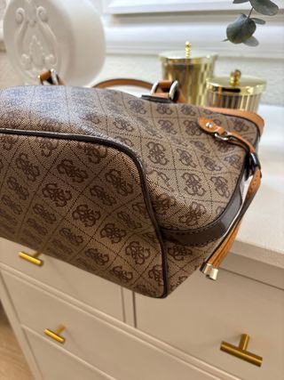 Bolso Guess Marrón y Beige