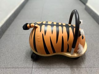 Correpasillos Tigre Pequeño Wheely Bug
