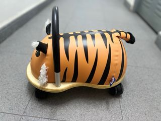 Correpasillos Tigre Pequeño Wheely Bug