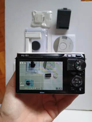 Cámara de fotos digital Nikon 1 J2 Blanca