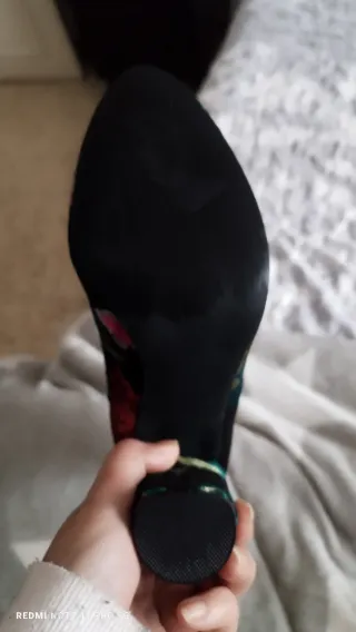 Botines negros bordados florales