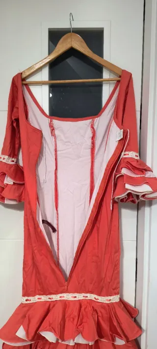 Vestido Flamenca Coral con Volantes