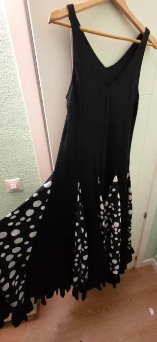 Vestido flamenco negro con lunares blancos