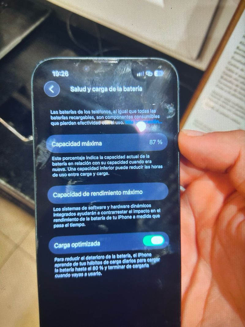 iPhone 14 Apple con cargador afbeelding 6