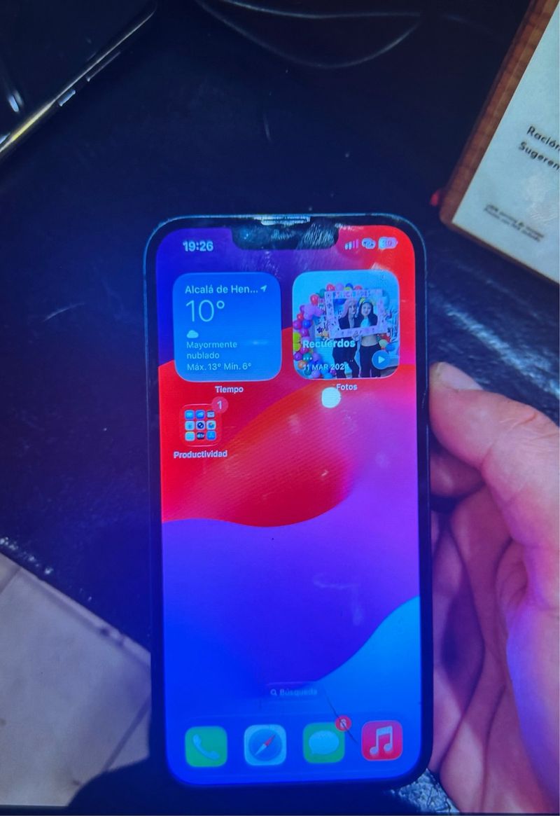 iPhone 14 Apple con cargador afbeelding 5