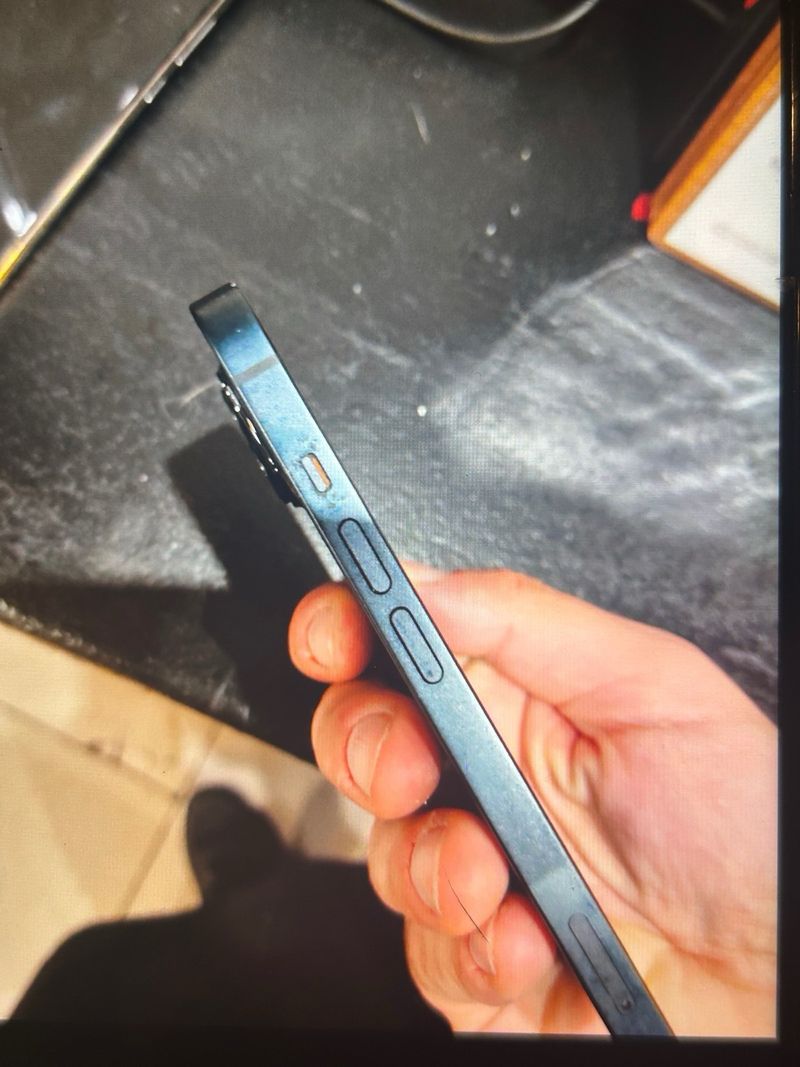 iPhone 14 Apple con cargador afbeelding 4