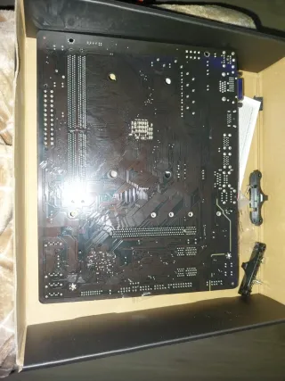 Placa Base Gigabyte GA-A320M-S2H AM4