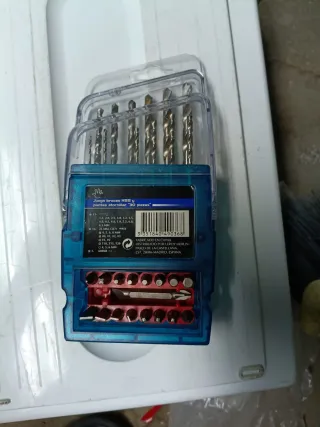 Taladro Bosch PSB 650 RA con maletín y brocas