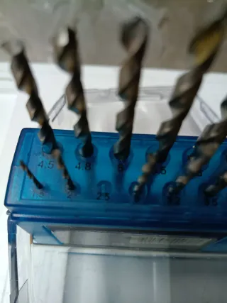 Taladro Bosch PSB 650 RA con maletín y brocas