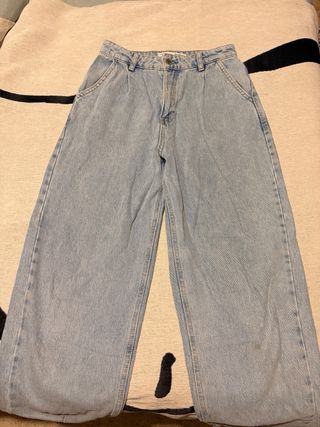 Pantalones vaqueros azules y negros