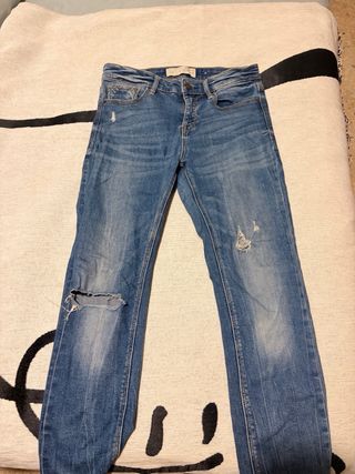 Pantalones vaqueros azules y negros