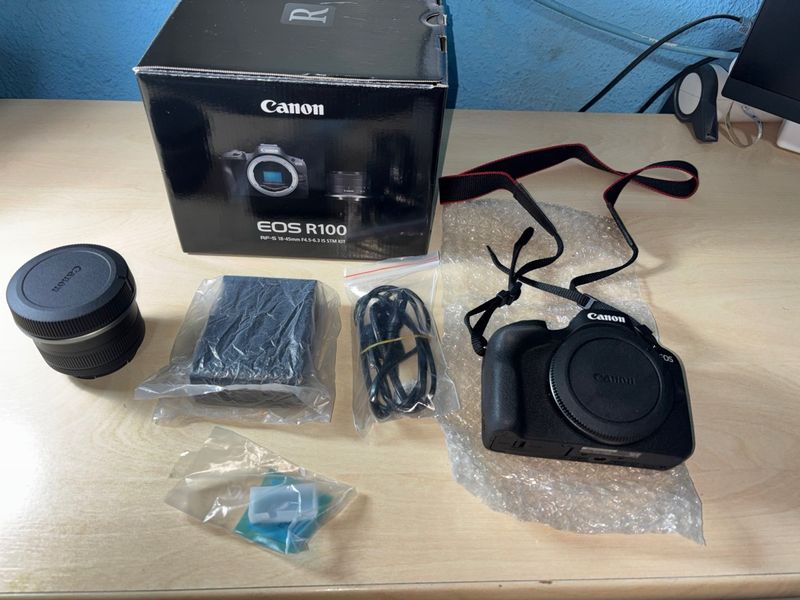 Cámara Canon EOS R100 Kit