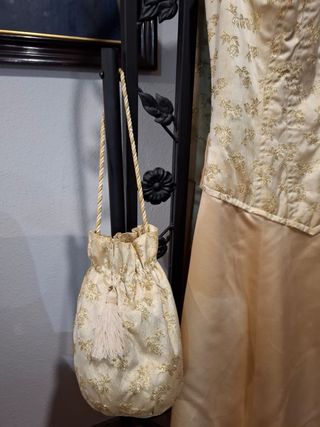 Vestido de fiesta beige y dorado