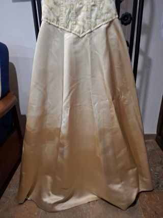 Vestido de fiesta beige y dorado