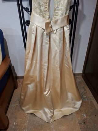 Vestido de fiesta beige y dorado
