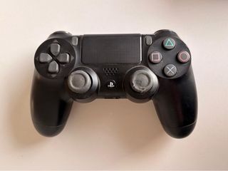 PS4 + Controller + Cables