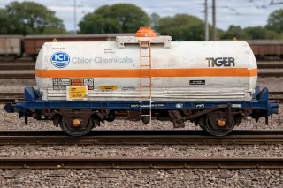 Vagónes Cisterna N Bachmann ICI Envejecido