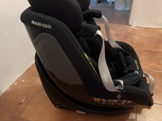 Silla de coche Maxi-Cosi Negra con su reductor