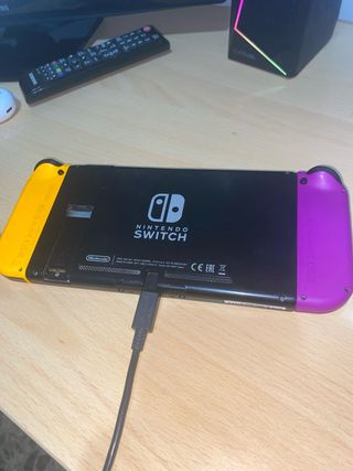 Nintendo Switch Morado y Amarillo