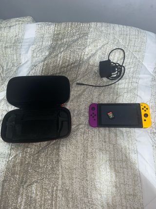 Nintendo Switch Morado y Amarillo