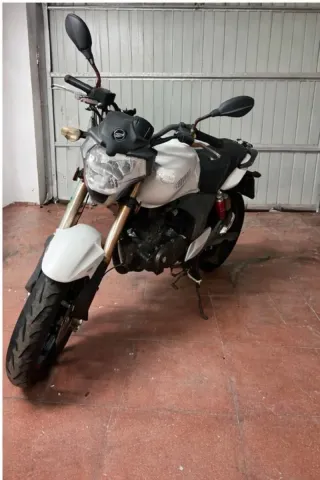 Keeway RKV 125 Naked Blanca