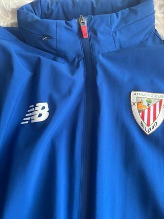 Chubasquero Athletic Club New Balance Azul