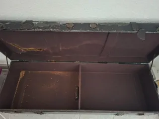 Baúl vintage metal y madera