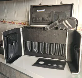 Maletín organizador negro y plateado