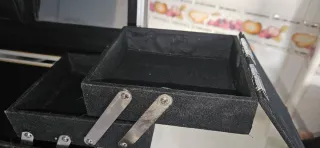 Maletín organizador negro y plateado