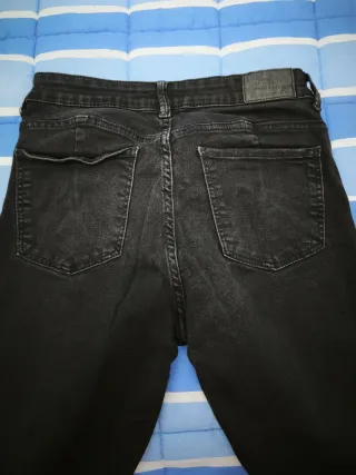 Pantalón vaquero Bershka roto push up mujer