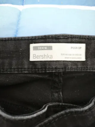Pantalón vaquero Bershka roto push up mujer
