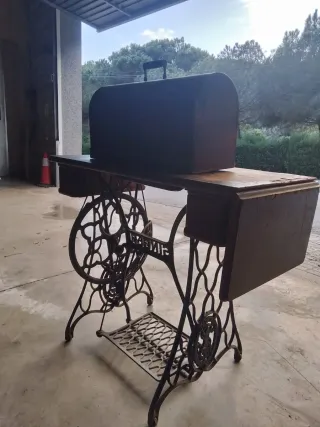Máquina de coser Singer antigua