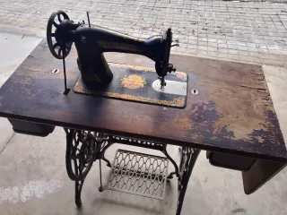 Máquina de coser Singer antigua