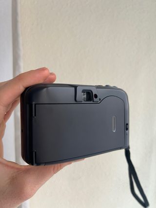 Cámara Nikon Zoom 210AF analógica