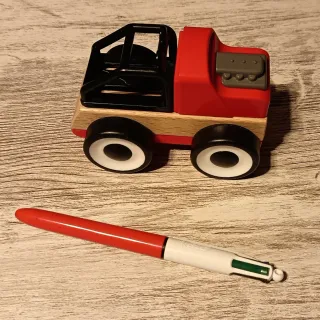 6 Coches de madera y plástico Ikea